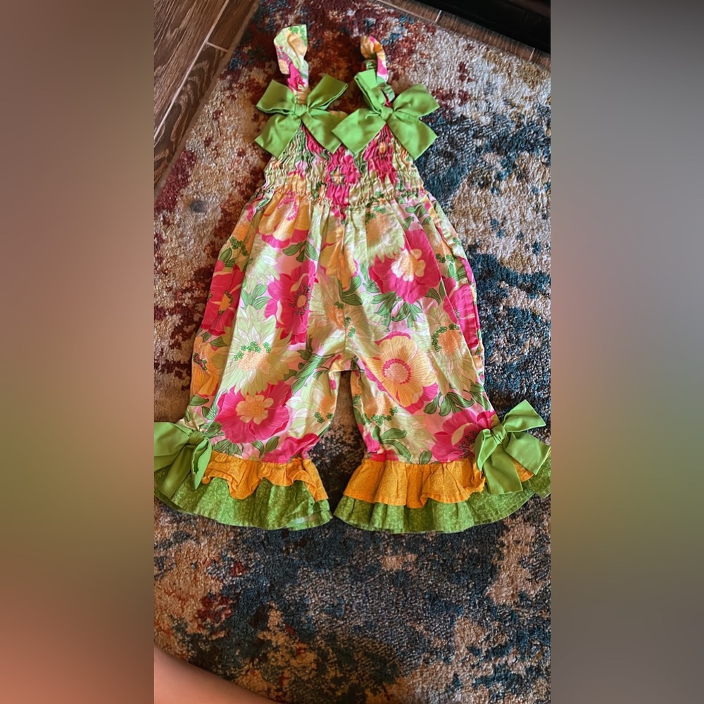 Boutique toddler jumper size 12 m